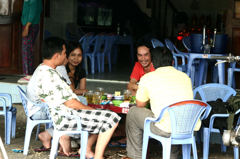 IMG 1967
Hai đ/c tiếp đón, cùng 3/4 đ/c Nhóm 2